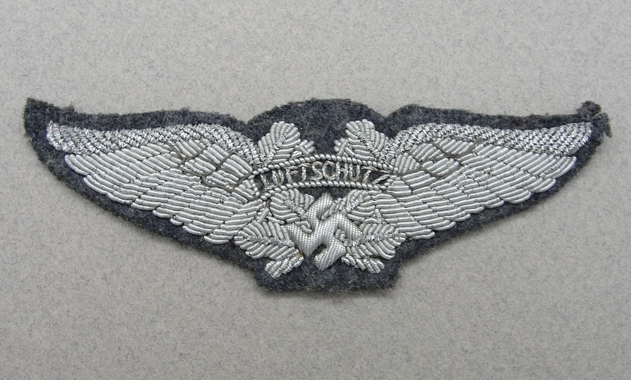 Luftschutz Leader's Cap Badge