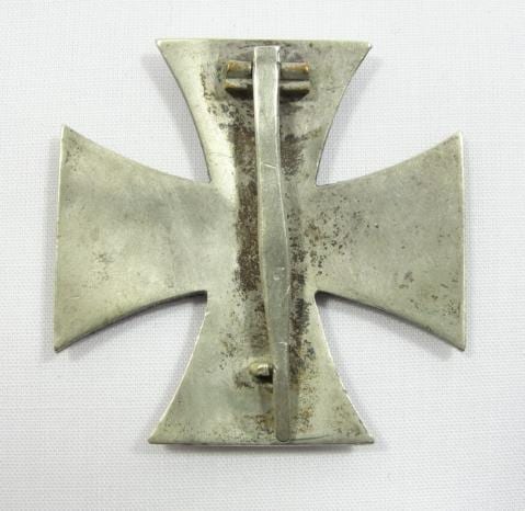 WW1 Iron Cross First Class, Damaged-Catch