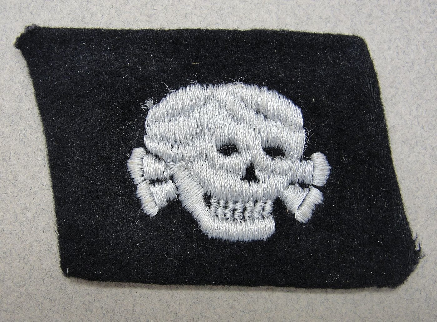 SS-Totenkopfverbände Skull Collar Tab