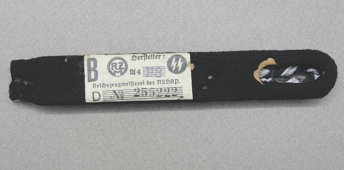 Shoulder Strap for Rank of SS-Mann to SS-Hauptscharfûhrer with SS RZM Tag